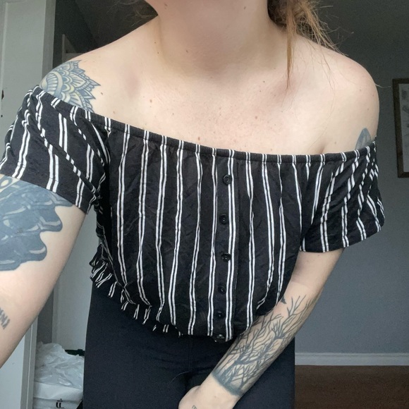 H&M size M crop top - Picture 2 of 3